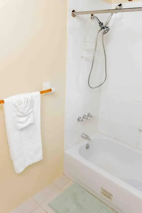 Charming Deluxe 2 Bedroom Home Montego Bay